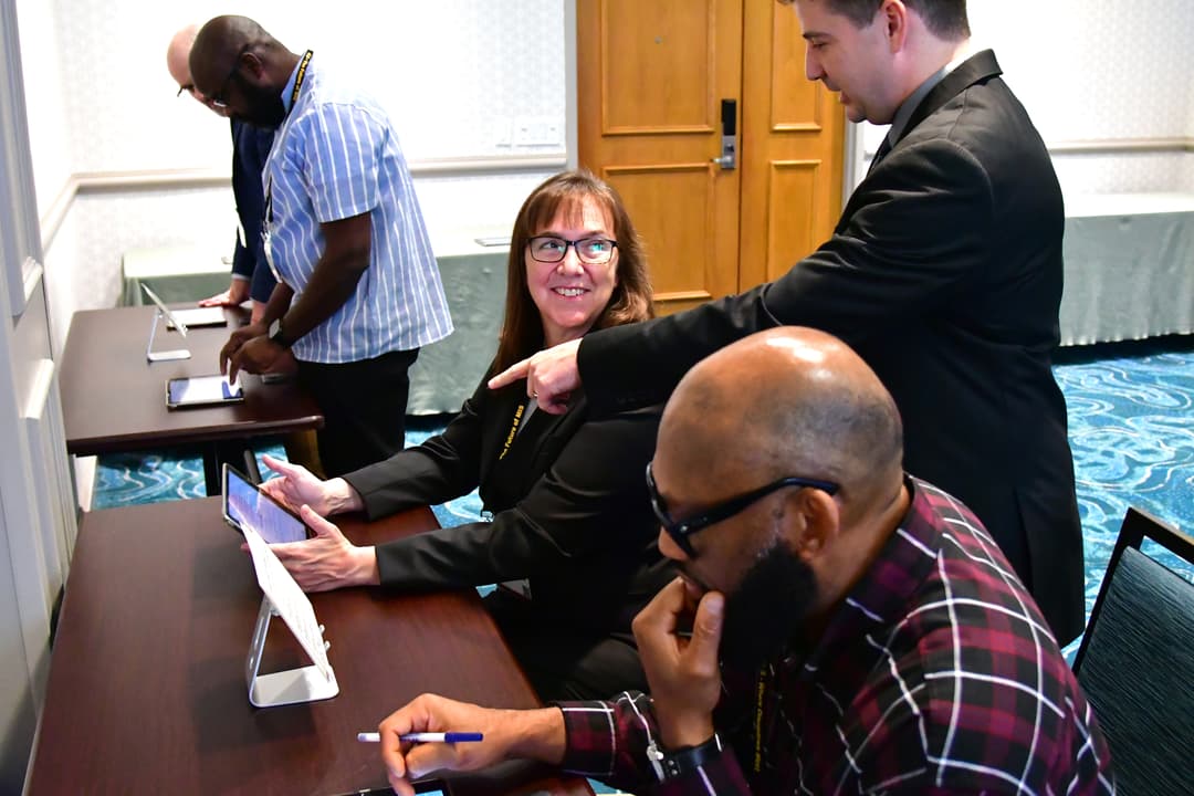 Paul Toomey guiding a hands-on SLS 2025 course